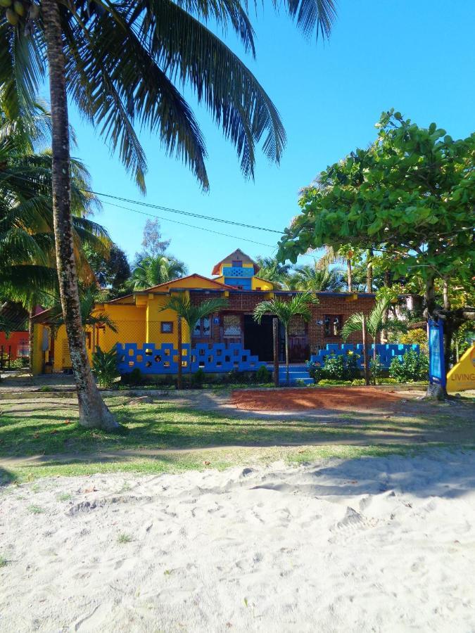 Livingston Resort Hotel Esterno foto