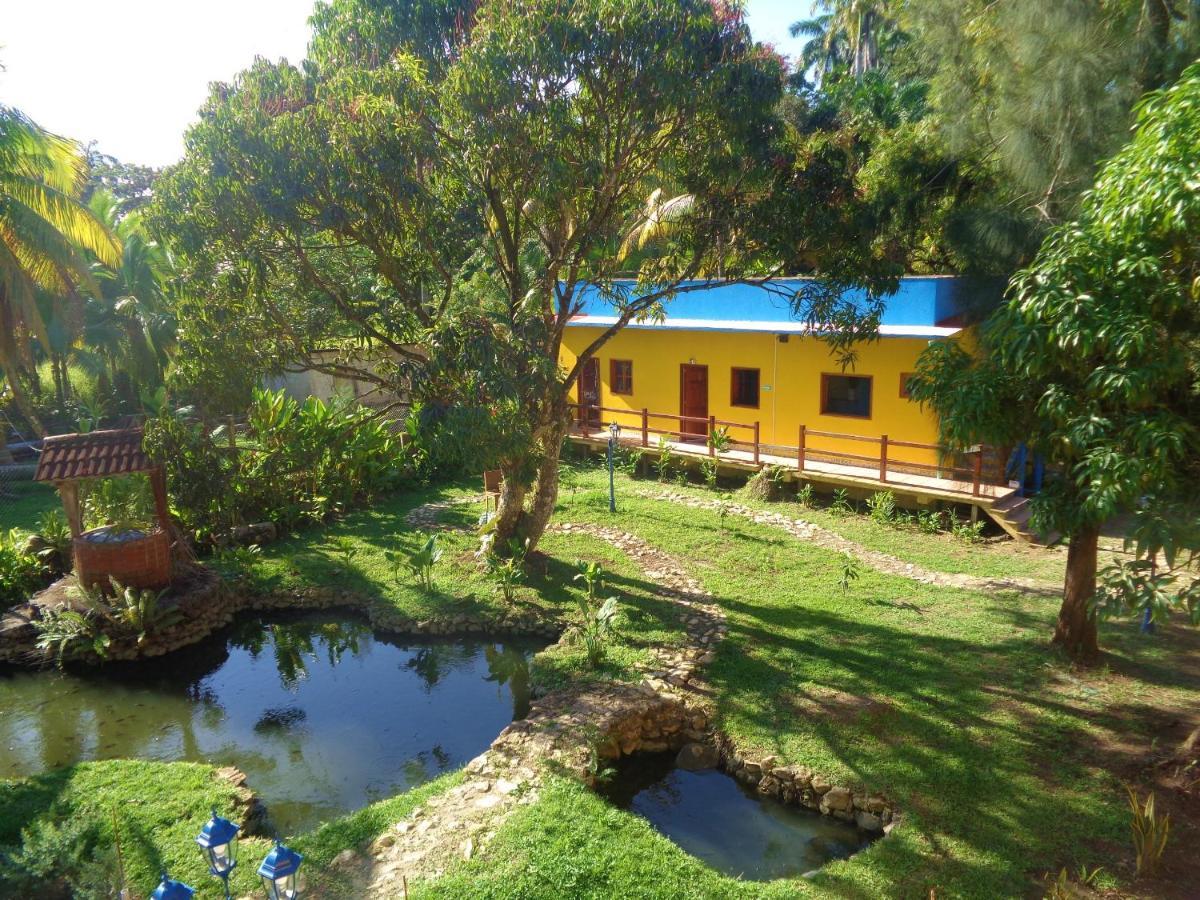 Livingston Resort Hotel Esterno foto