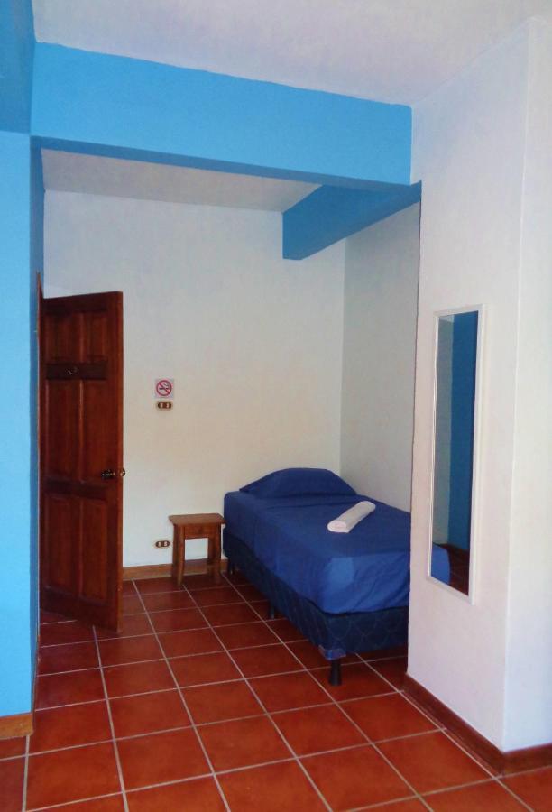 Livingston Resort Hotel Esterno foto