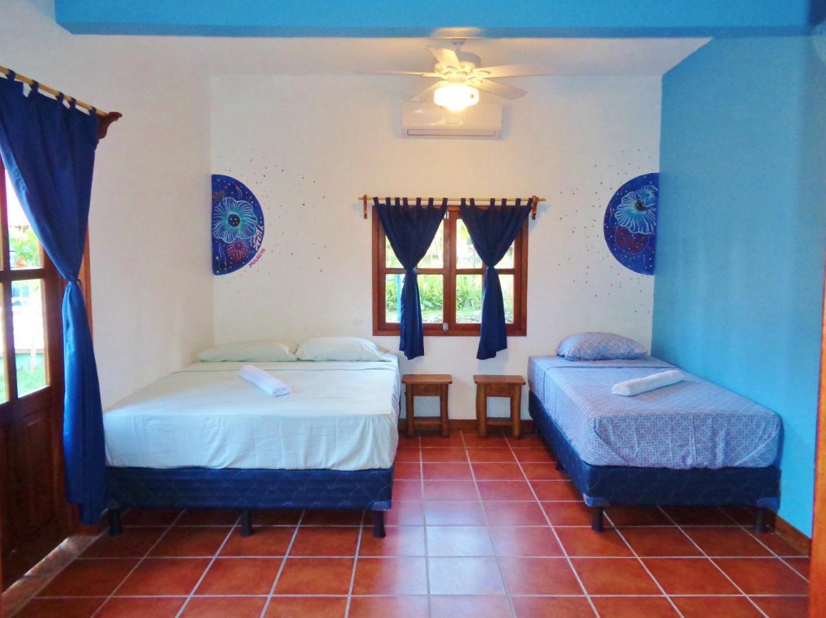 Livingston Resort Hotel Esterno foto