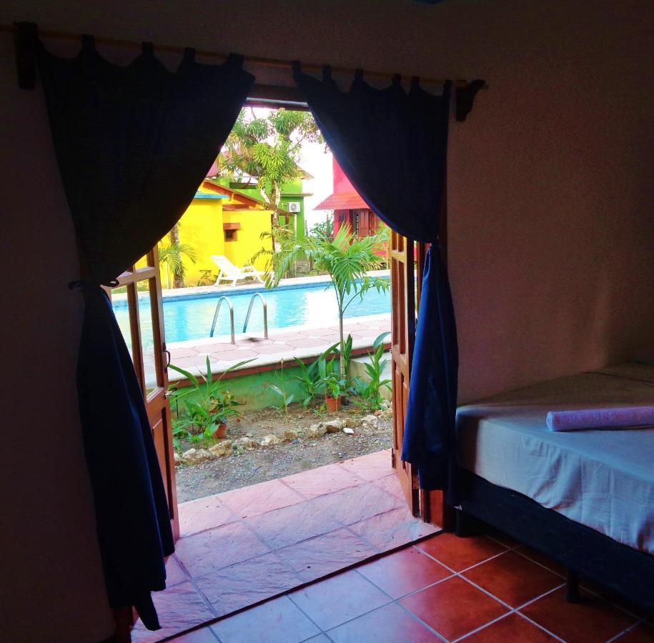 Livingston Resort Hotel Esterno foto