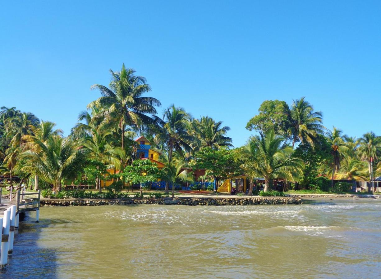 Livingston Resort Hotel Esterno foto
