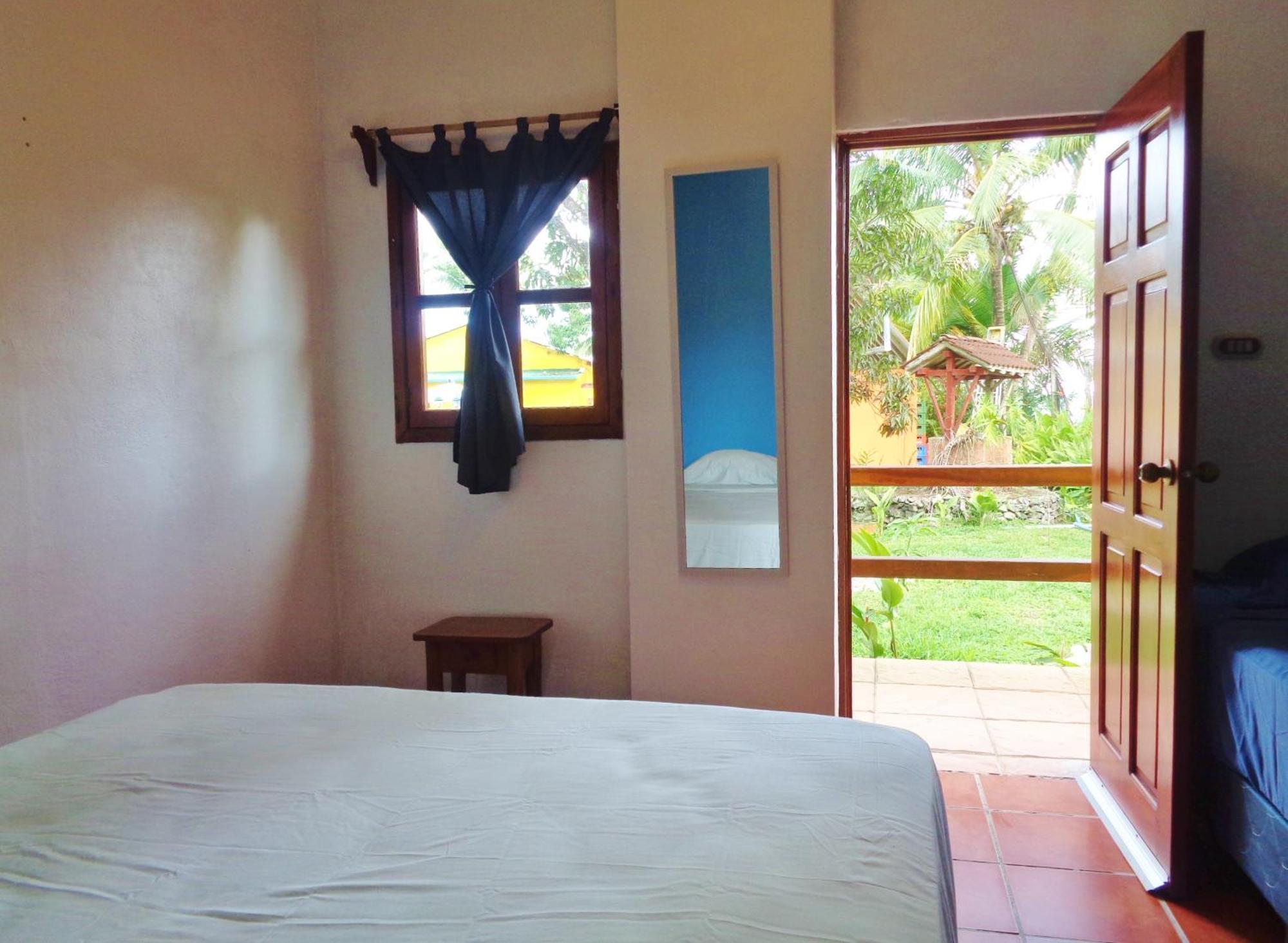 Livingston Resort Hotel Esterno foto